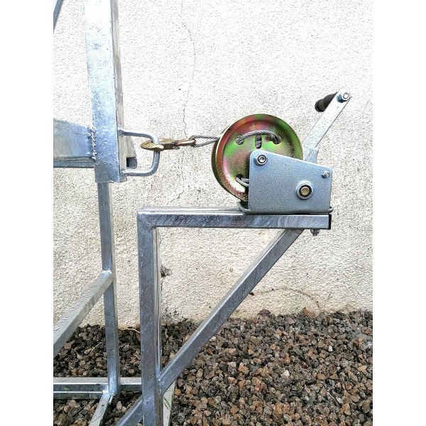 Winch Up Sheep Trimming Stand 