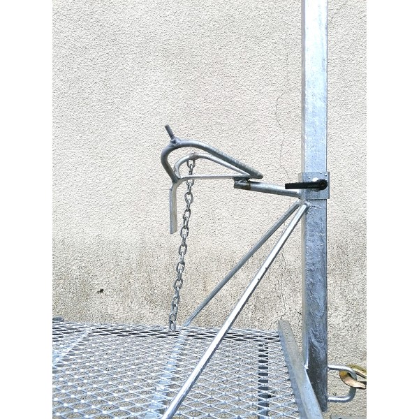 Winch Up Sheep Trimming Stand 