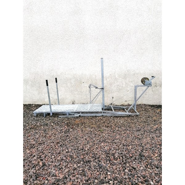 Winch Up Sheep Trimming Stand 